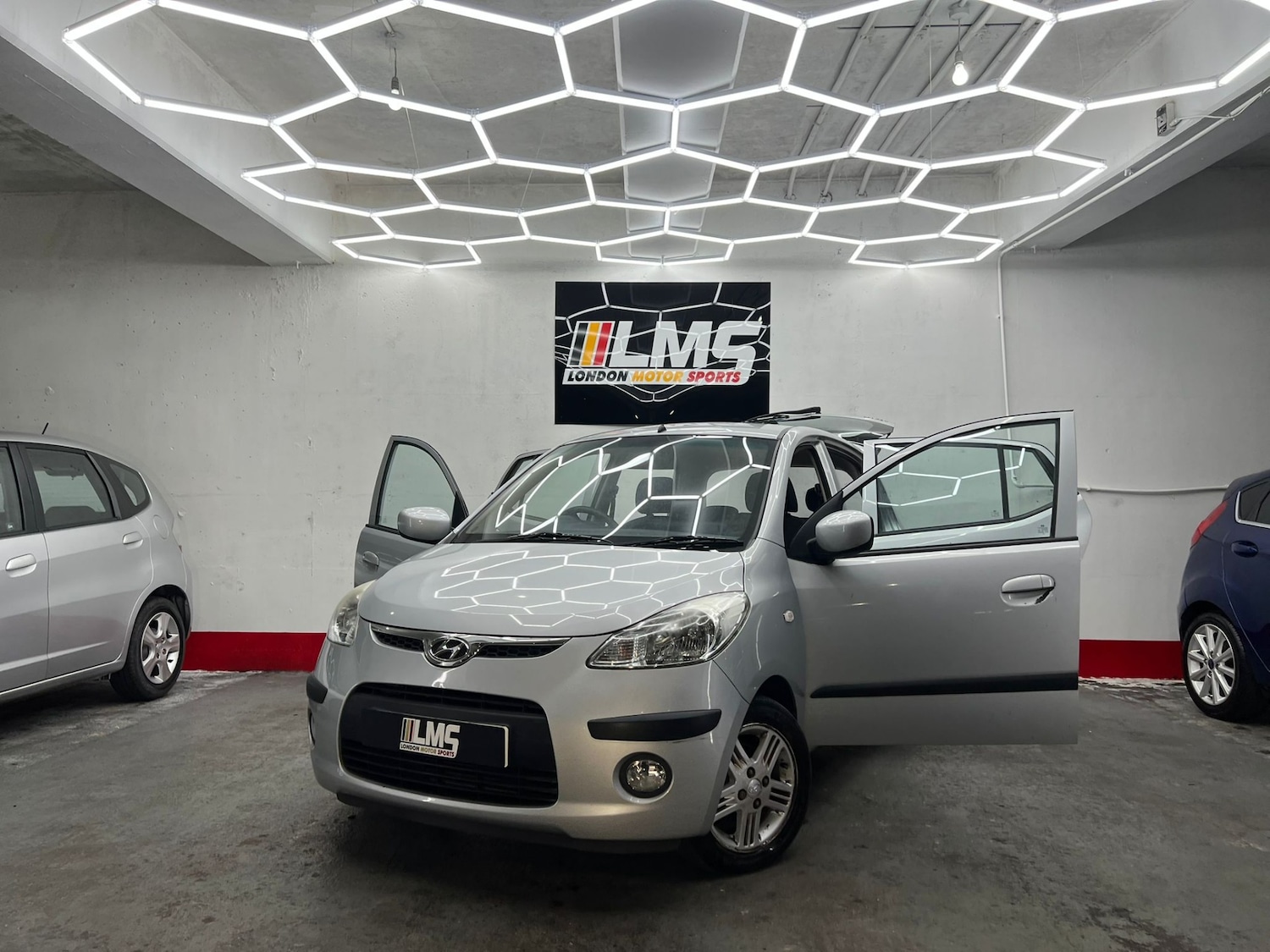 Used Hyundai i10 2011 for sale - 77555468: Photo 15