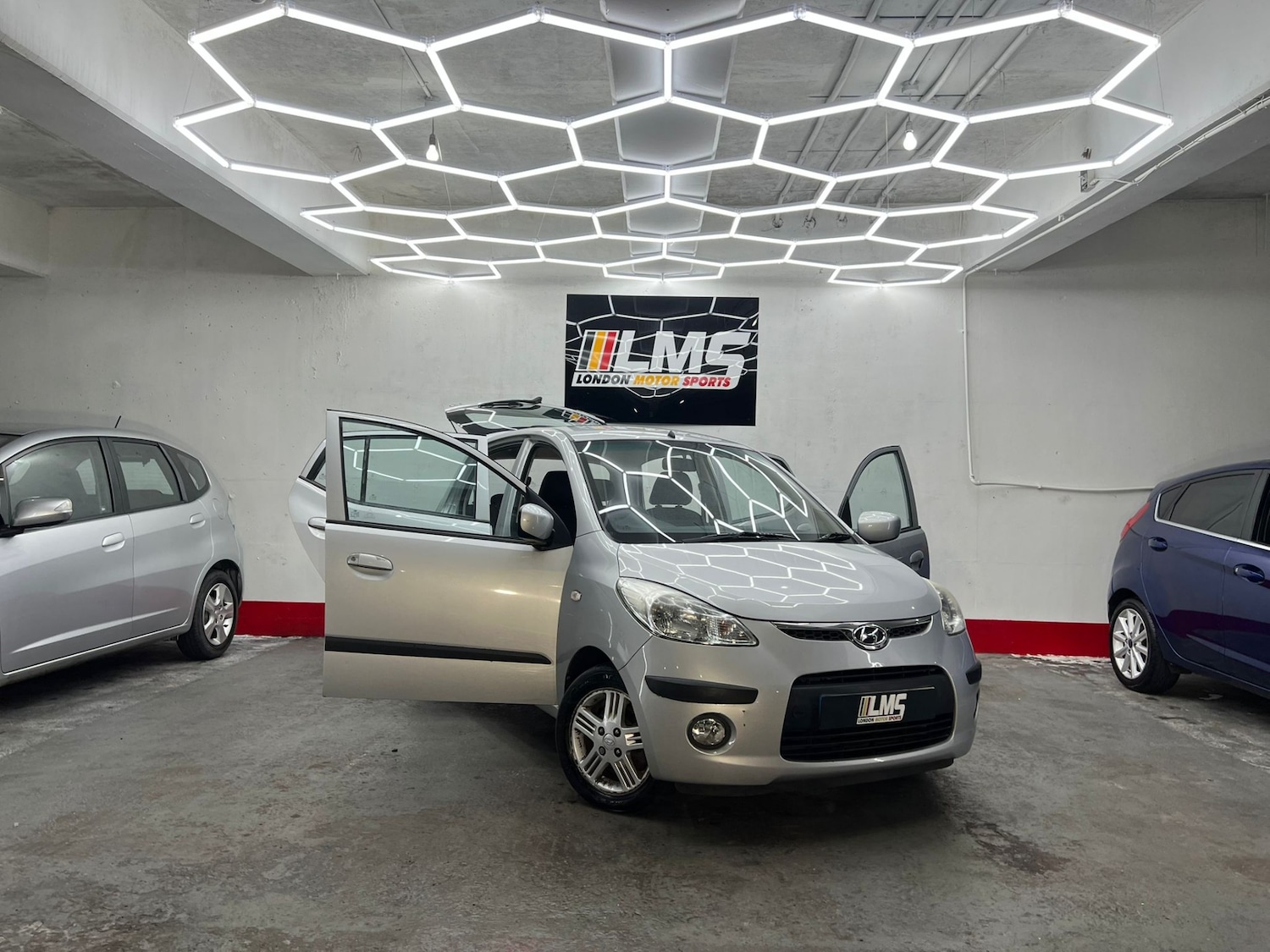 Used Hyundai i10 2011 for sale - 77555468: Photo 27