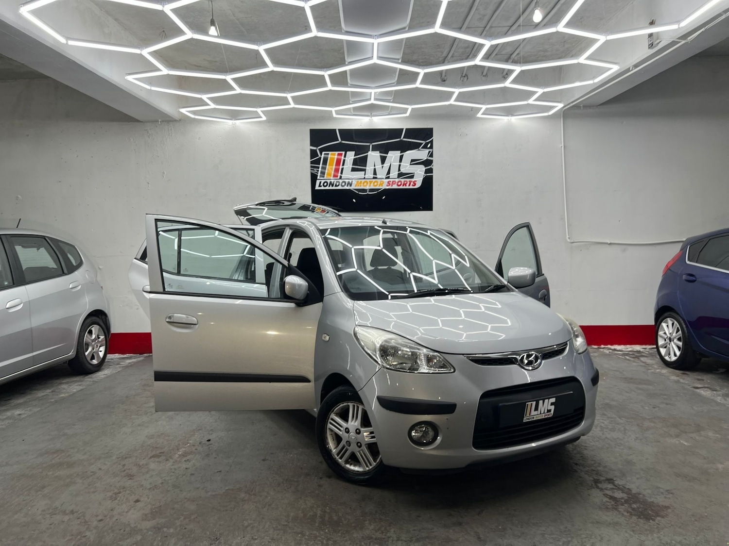 Used Hyundai i10 2011 for sale - 77555468: Photo 28