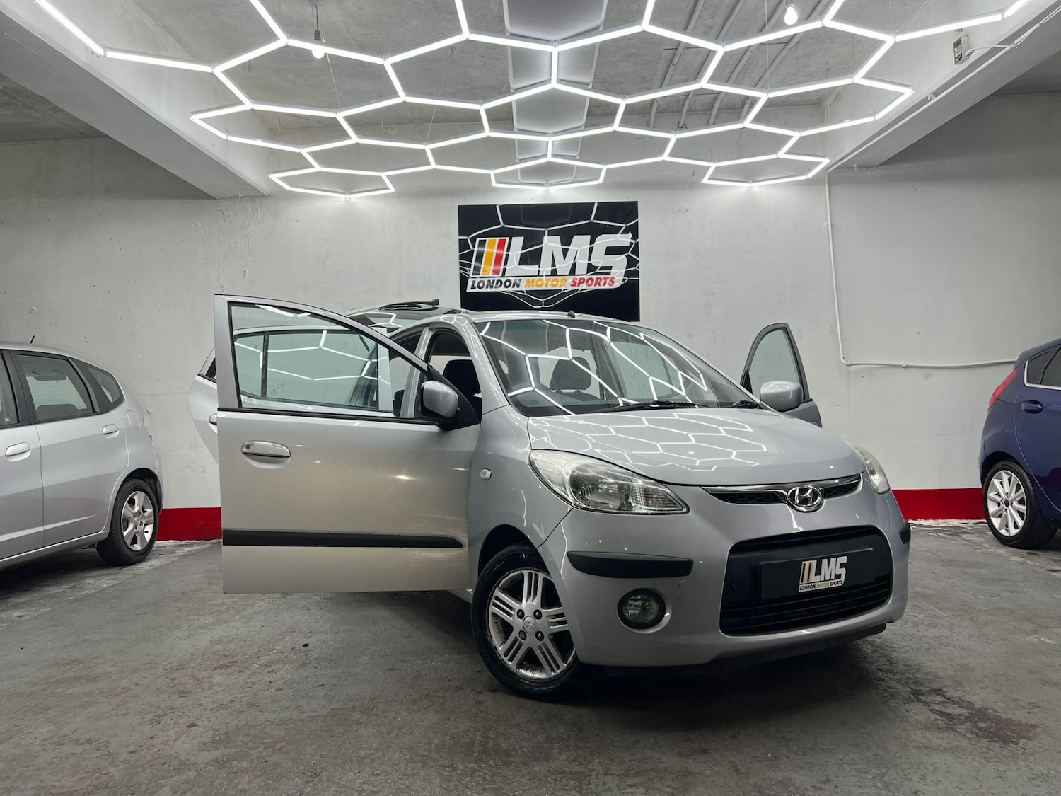 Used Hyundai i10 2011 for sale - 77555468: Photo 29