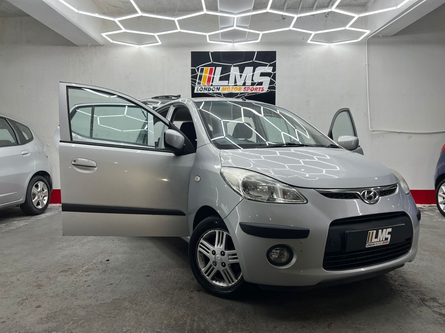 Used Hyundai i10 2011 for sale - 77555468: Photo 30
