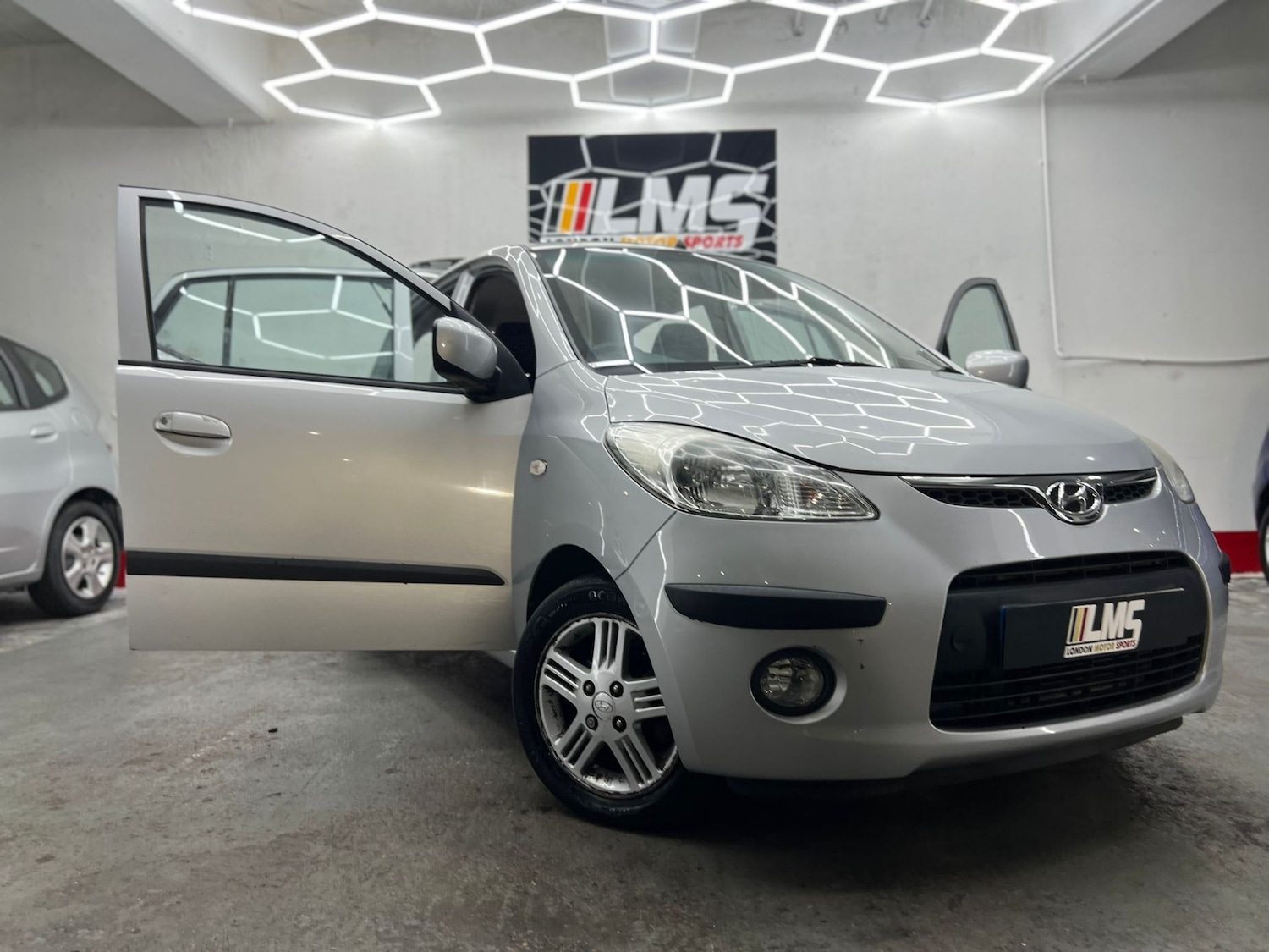 Used Hyundai i10 2011 for sale - 77555468: Photo 31