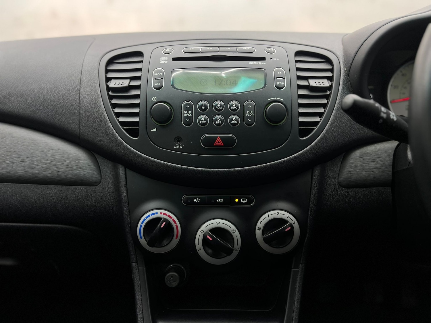 Used Hyundai i10 2011 for sale - 77555468: Photo 42