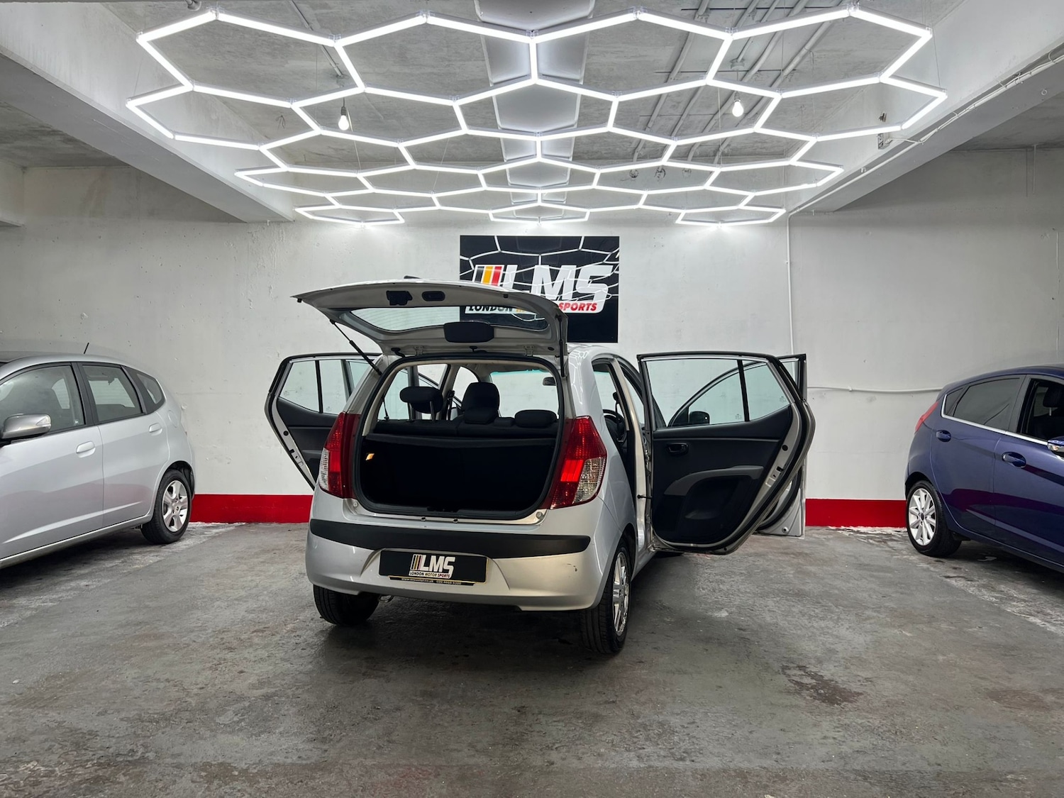 Used Hyundai i10 2011 for sale - 77555468: Photo 60