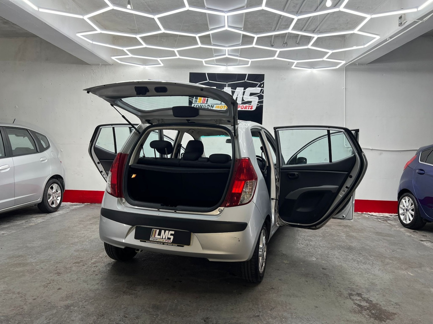 Used Hyundai i10 2011 for sale - 77555468: Photo 63