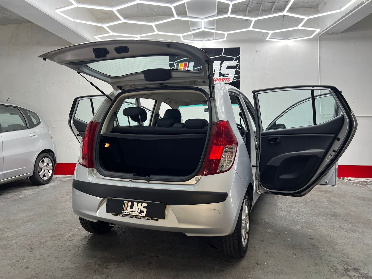 Used Hyundai i10 2011 for sale - 77555468: Photo 65