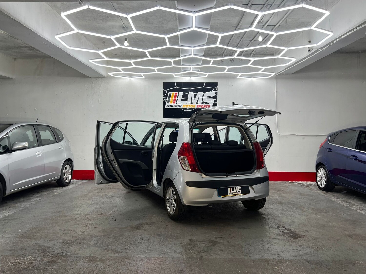 Used Hyundai i10 2011 for sale - 77555468: Photo 74