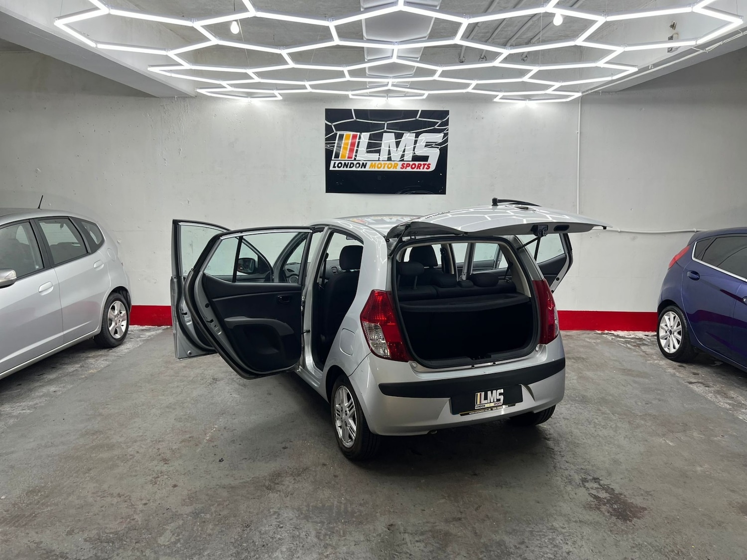 Used Hyundai i10 2011 for sale - 77555468: Photo 75