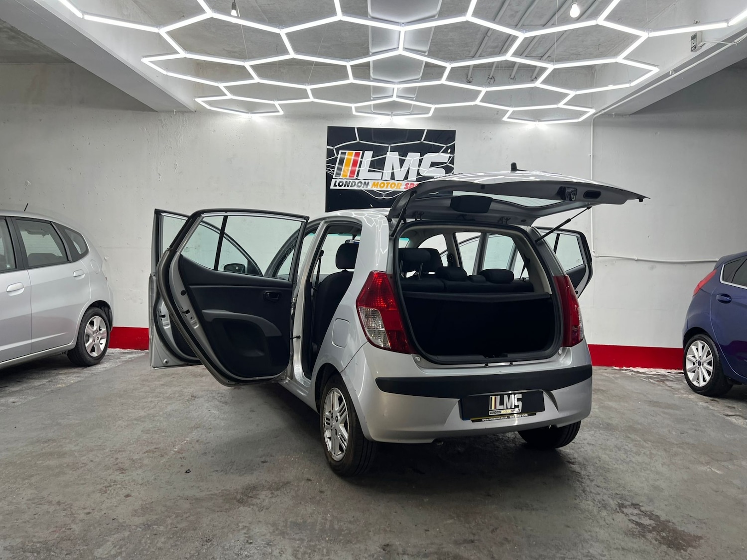 Used Hyundai i10 2011 for sale - 77555468: Photo 76