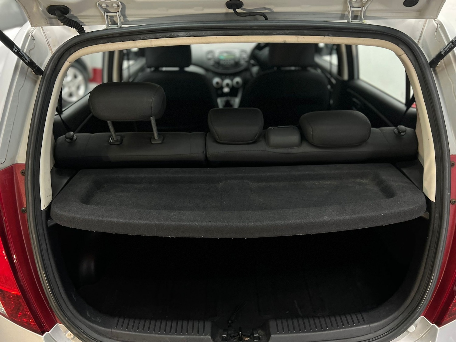 Used Hyundai i10 2011 for sale - 77555468: Photo 79