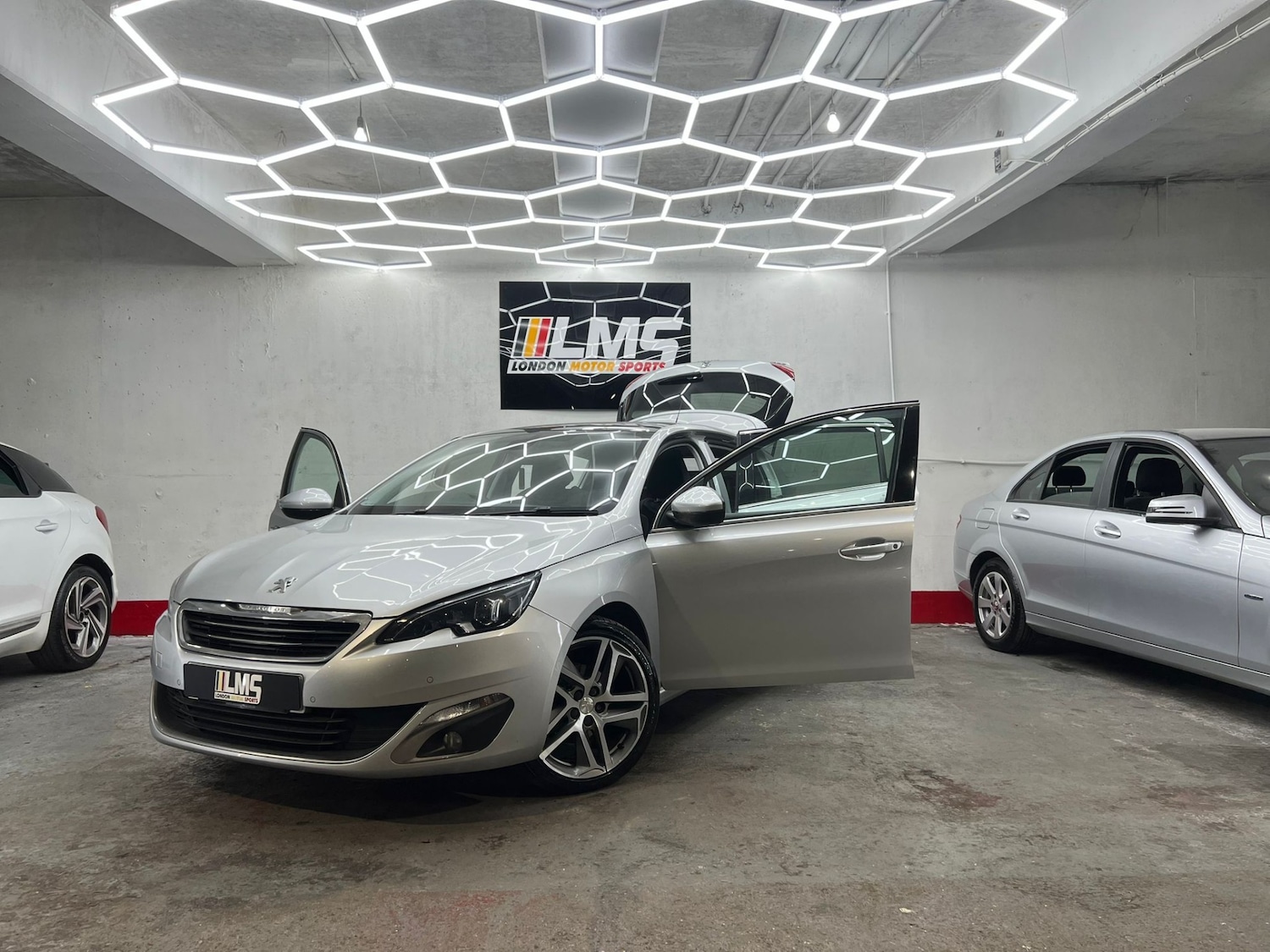 Used Peugeot 308 2014 for sale - 77903363: Photo 17