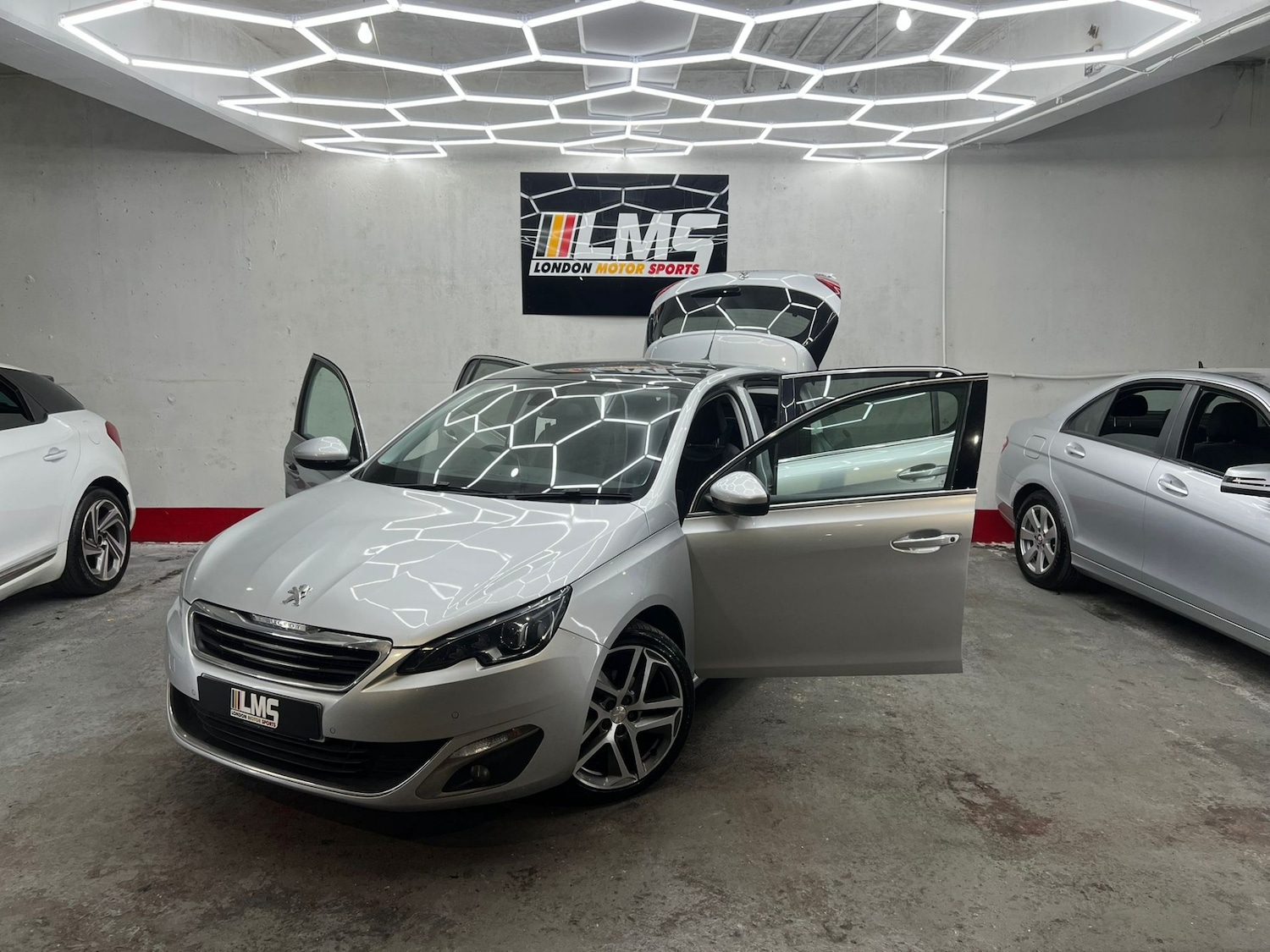 Used Peugeot 308 2014 for sale - 77903363: Photo 19