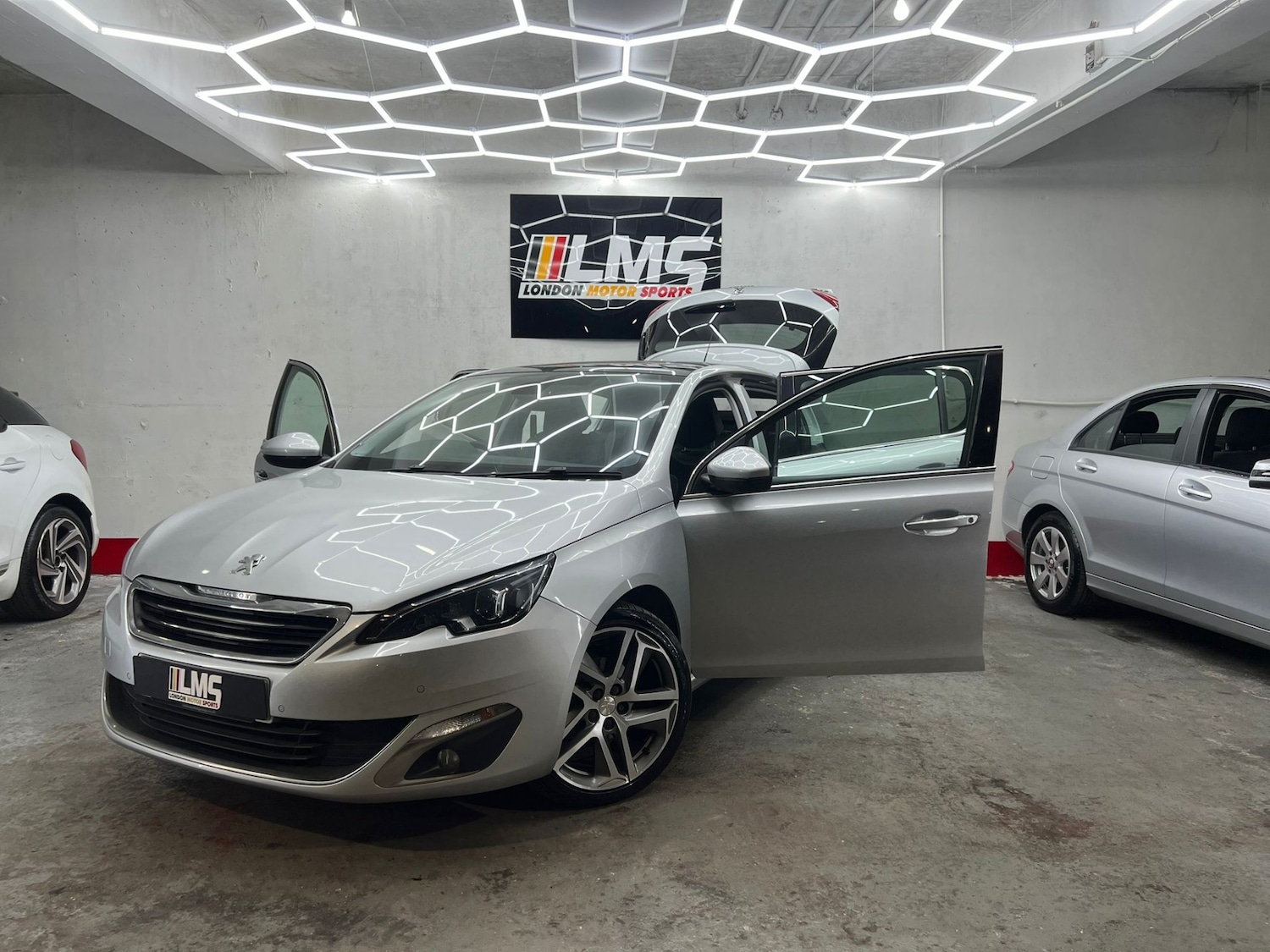 Used Peugeot 308 2014 for sale - 77903363: Photo 20