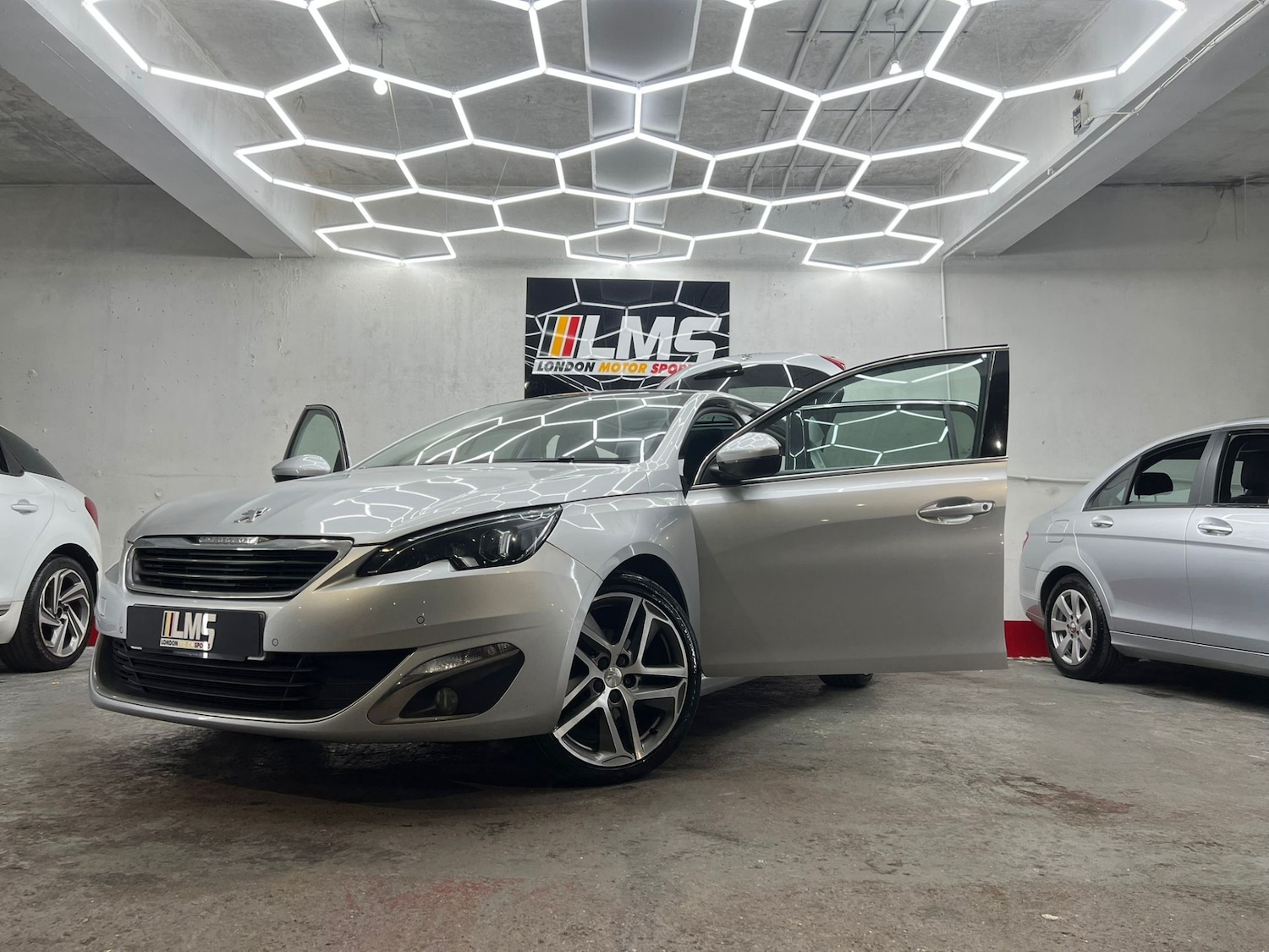 Used Peugeot 308 2014 for sale - 77903363: Photo 21