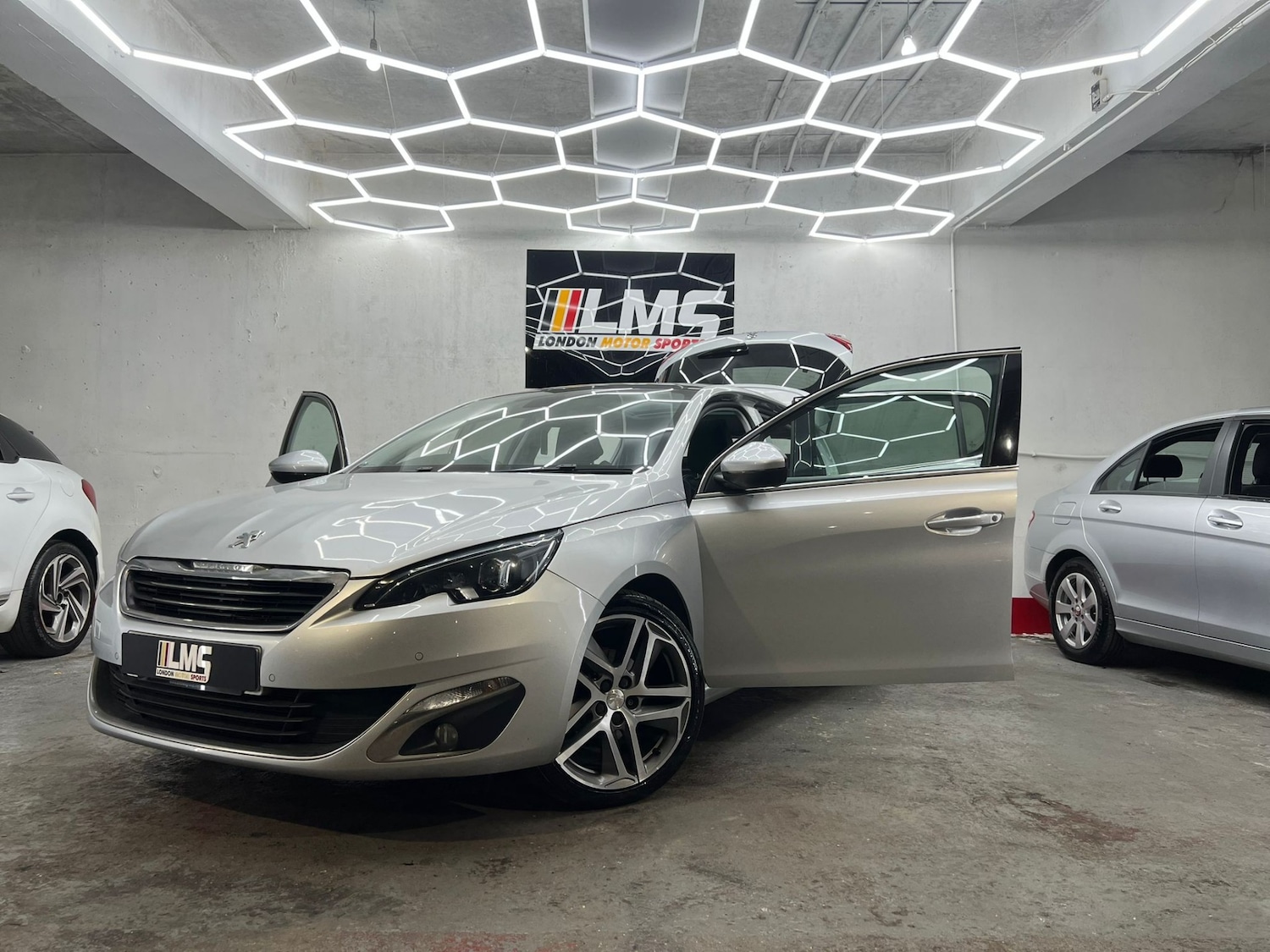 Used Peugeot 308 2014 for sale - 77903363: Photo 22