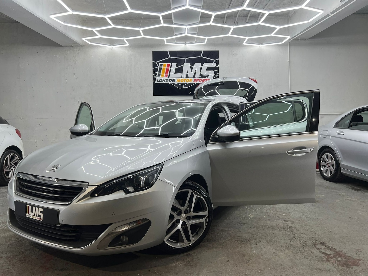 Used Peugeot 308 2014 for sale - 77903363: Photo 24