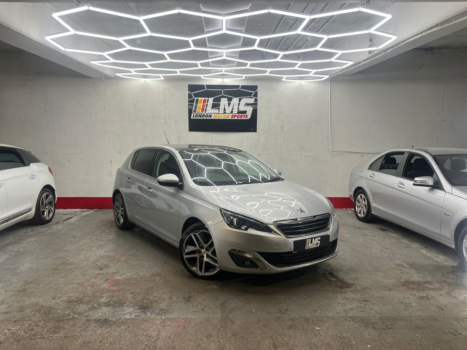 Used Peugeot 308 2014 for sale - 77903363: Photo 25