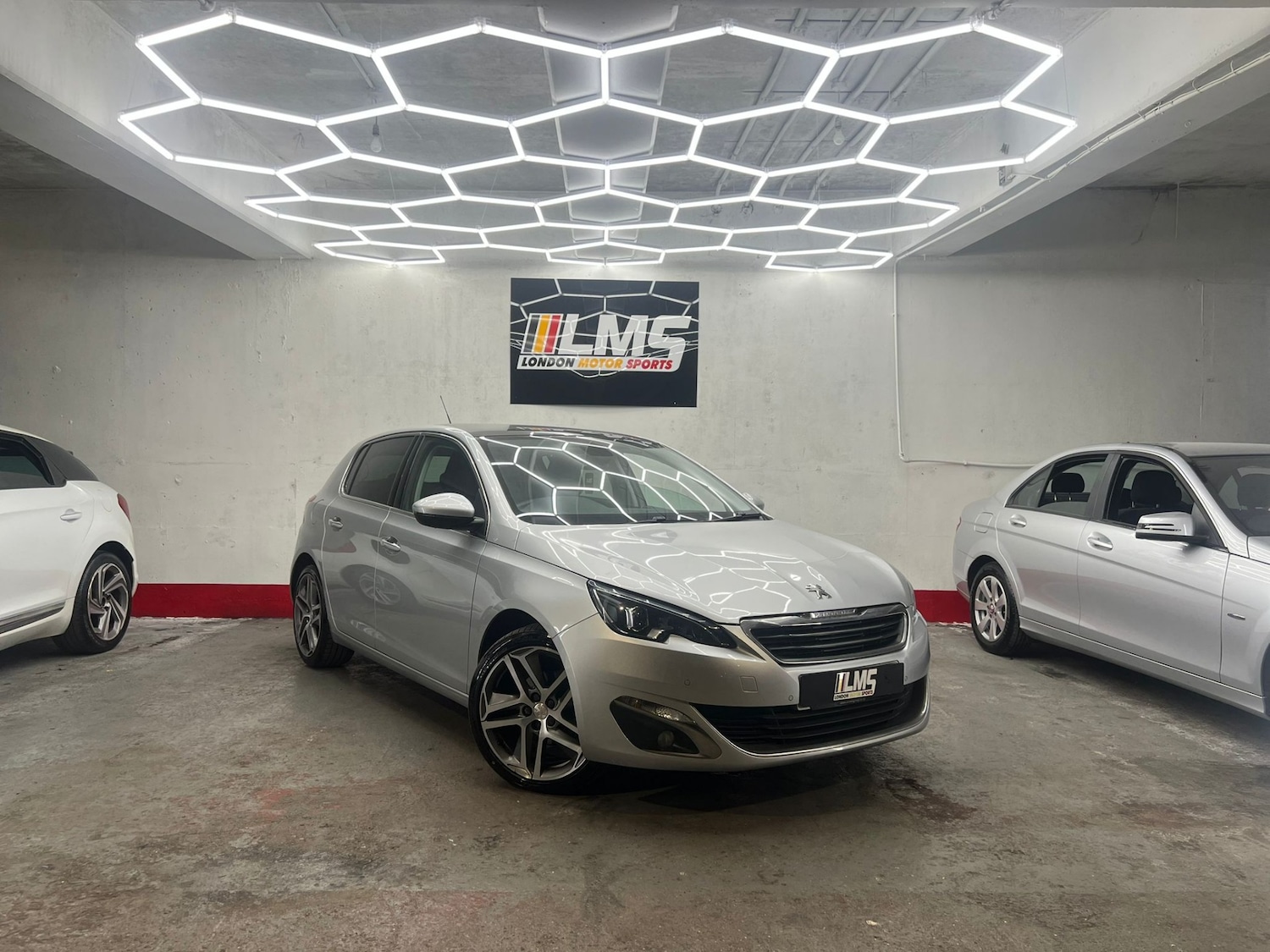 Used Peugeot 308 2014 for sale - 77903363: Photo 26