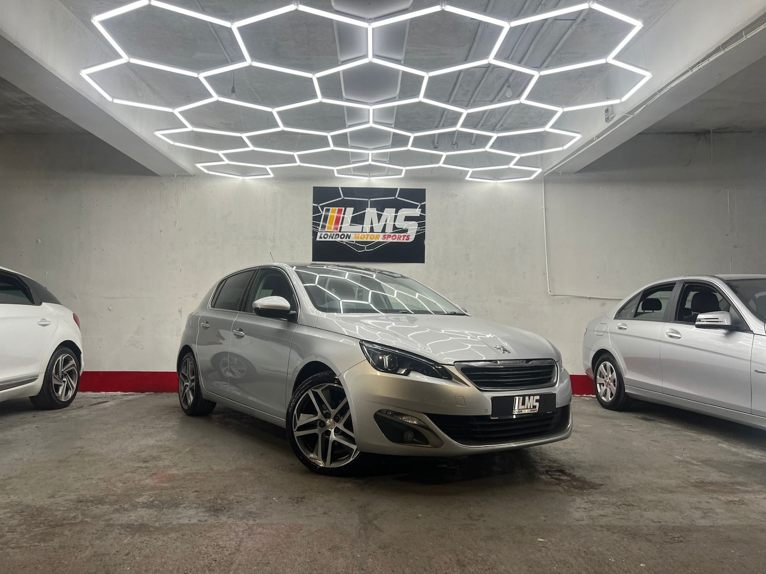 Used Peugeot 308 2014 for sale - 77903363: Photo 27