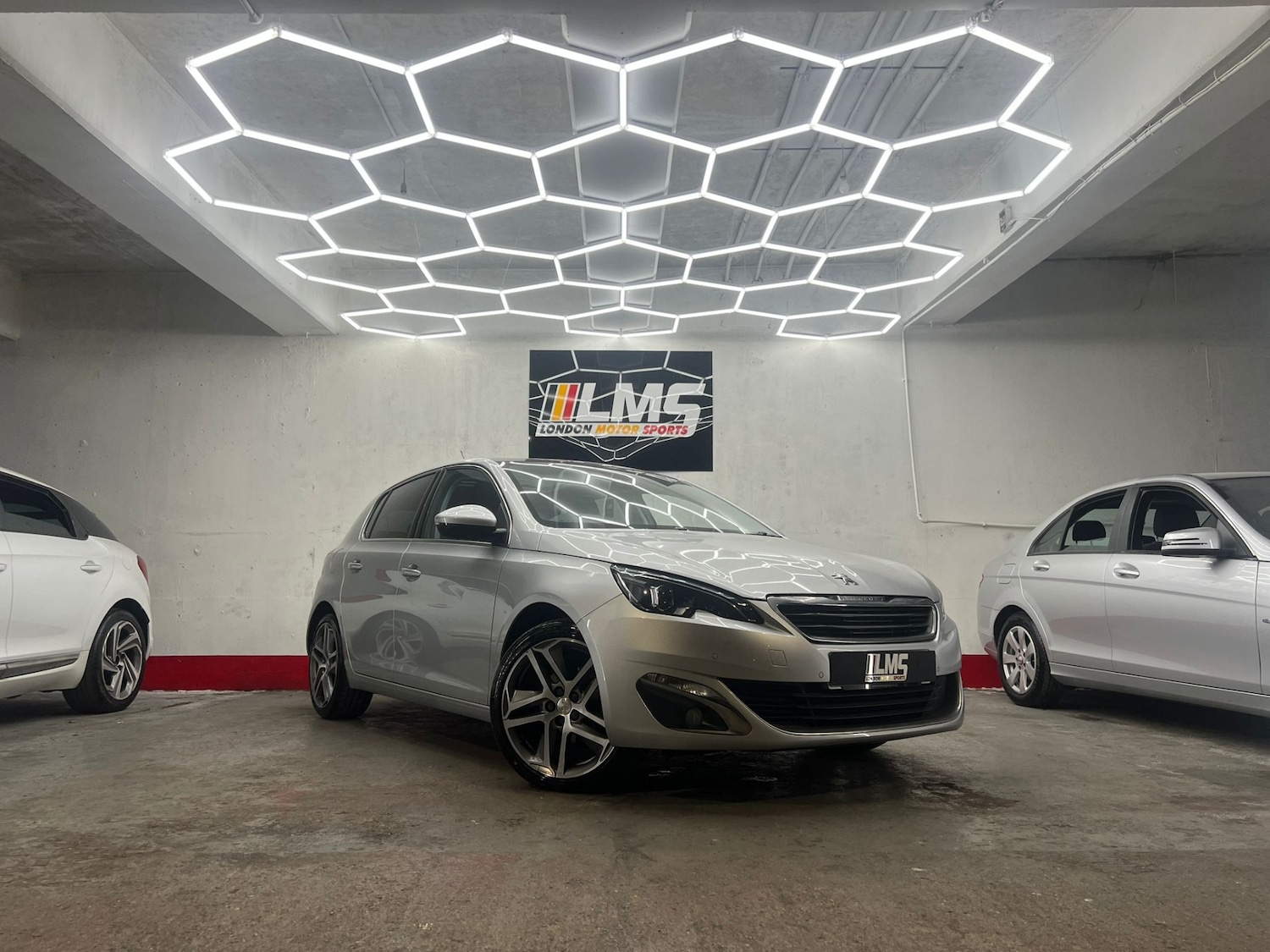 Used Peugeot 308 2014 for sale - 77903363: Photo 28