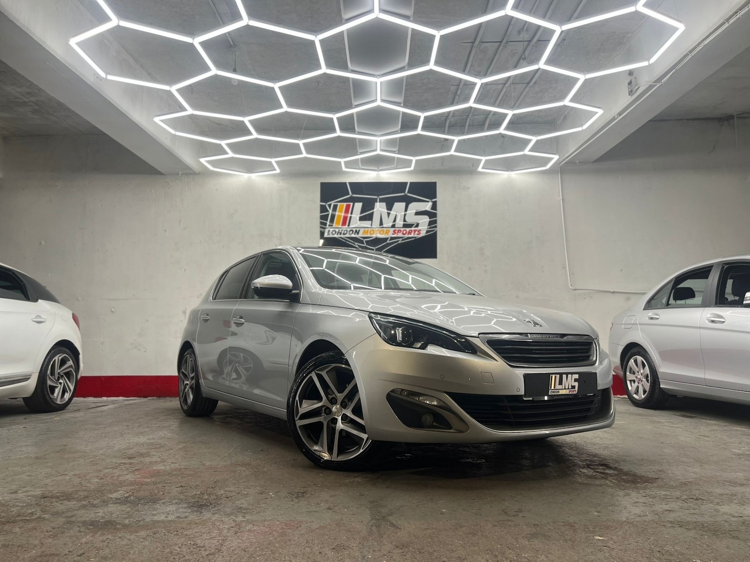 Used Peugeot 308 2014 for sale - 77903363: Photo 29