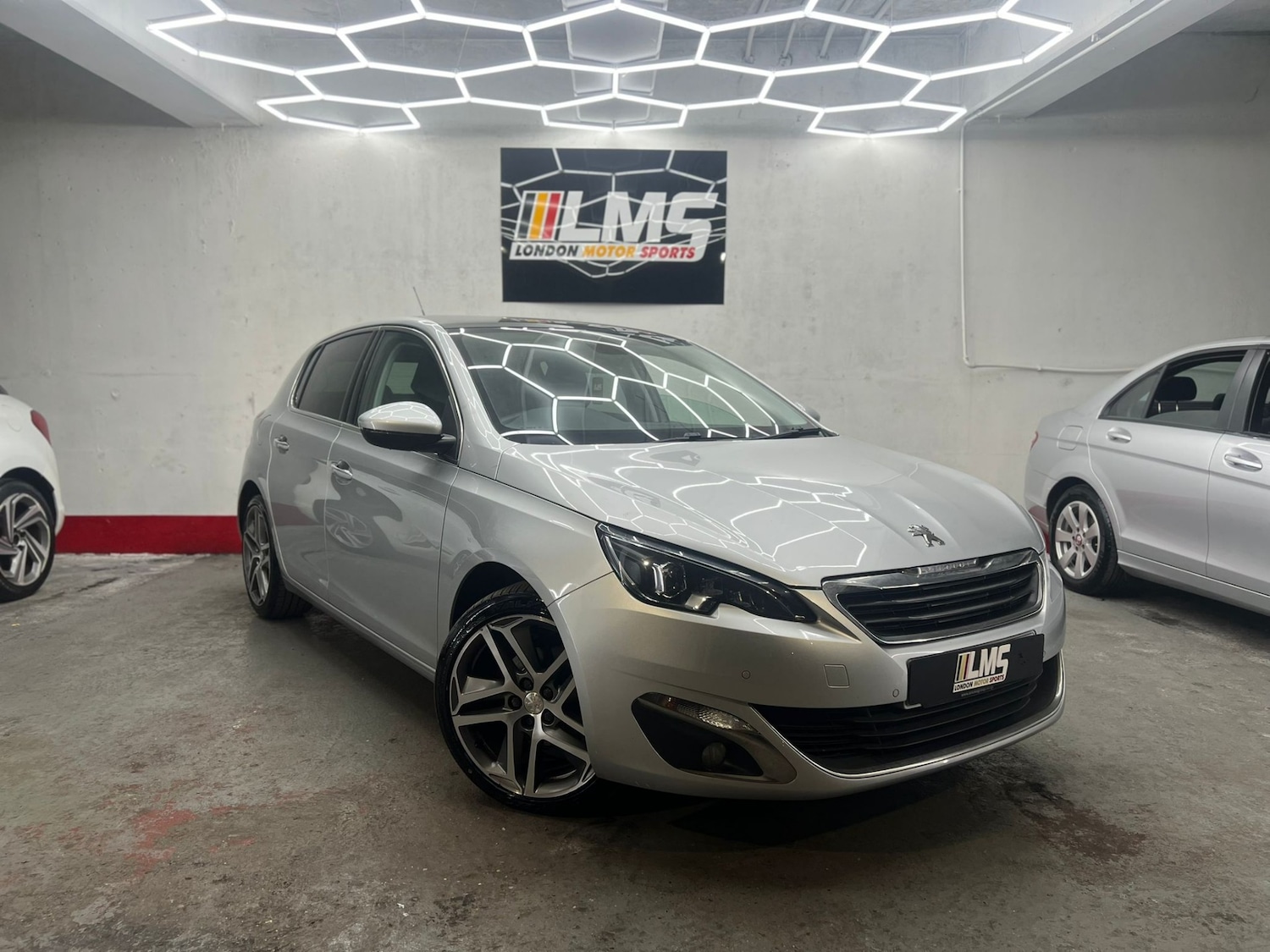 Used Peugeot 308 2014 for sale - 77903363: Photo 31