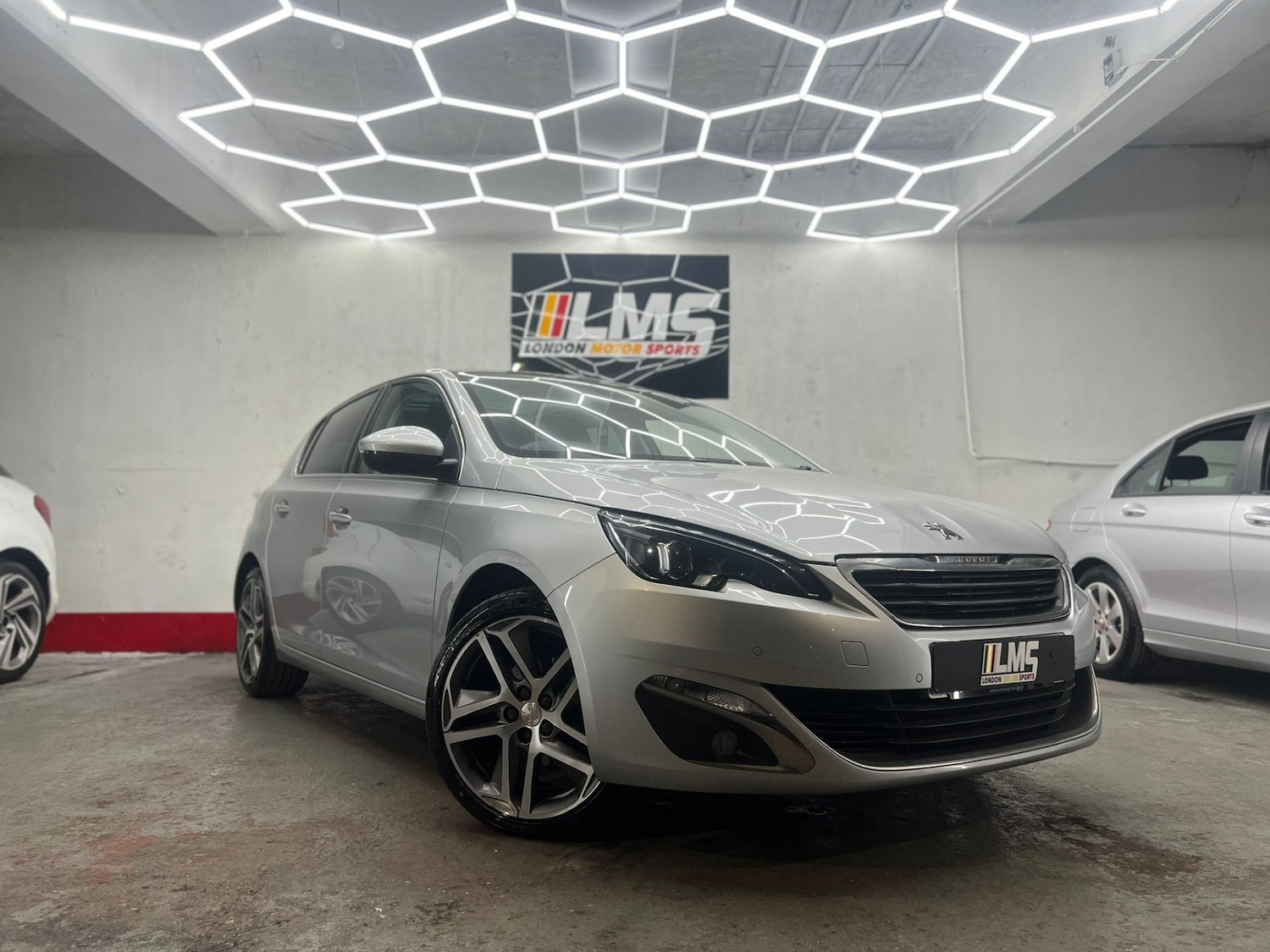 Used Peugeot 308 2014 for sale - 77903363: Photo 32