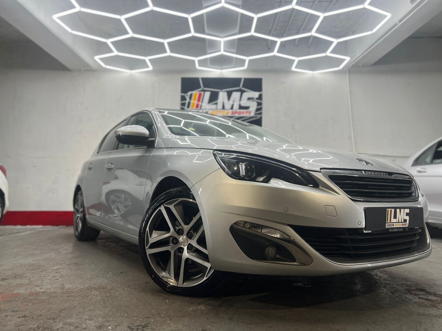 Used Peugeot 308 2014 for sale - 77903363: Photo 36