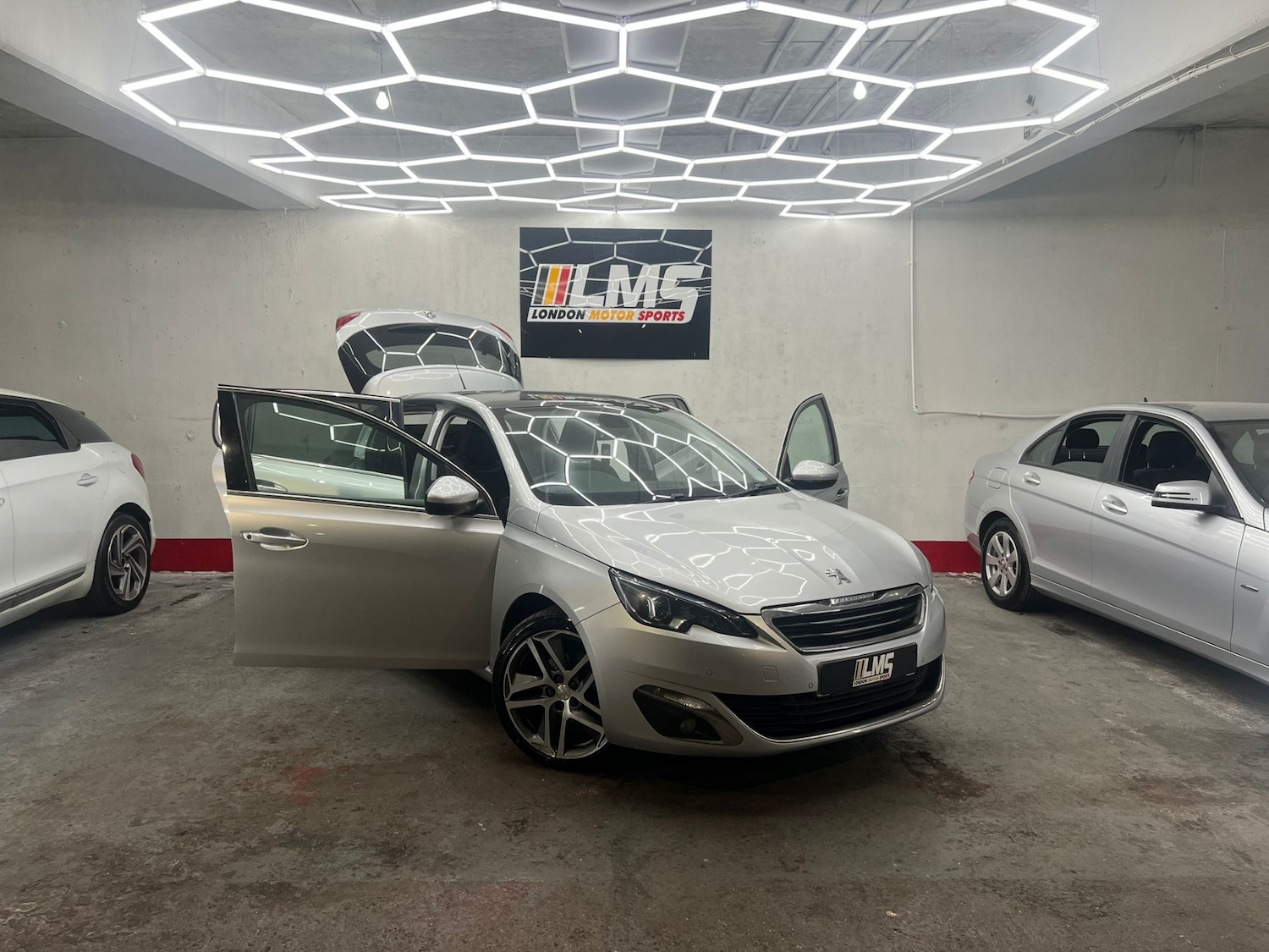 Used Peugeot 308 2014 for sale - 77903363: Photo 38