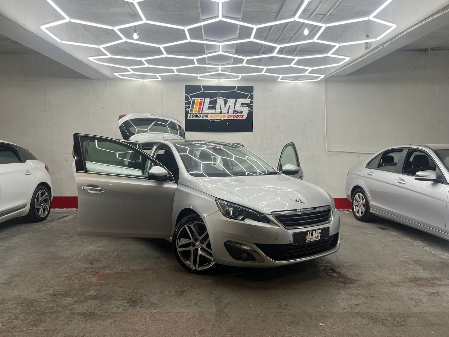 Used Peugeot 308 2014 for sale - 77903363: Photo 39