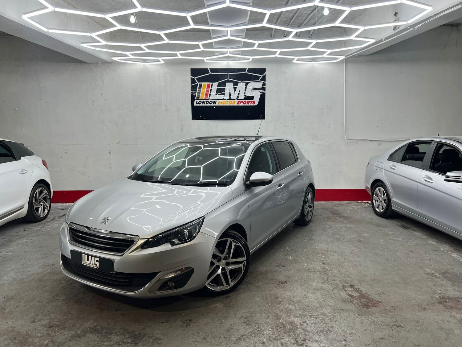 Used Peugeot 308 2014 for sale - 77903363: Photo 4