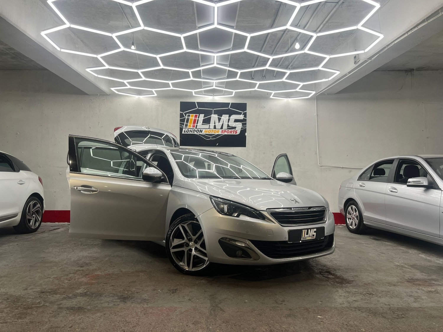 Used Peugeot 308 2014 for sale - 77903363: Photo 40