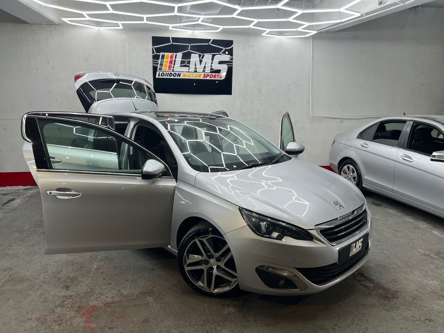 Used Peugeot 308 2014 for sale - 77903363: Photo 41