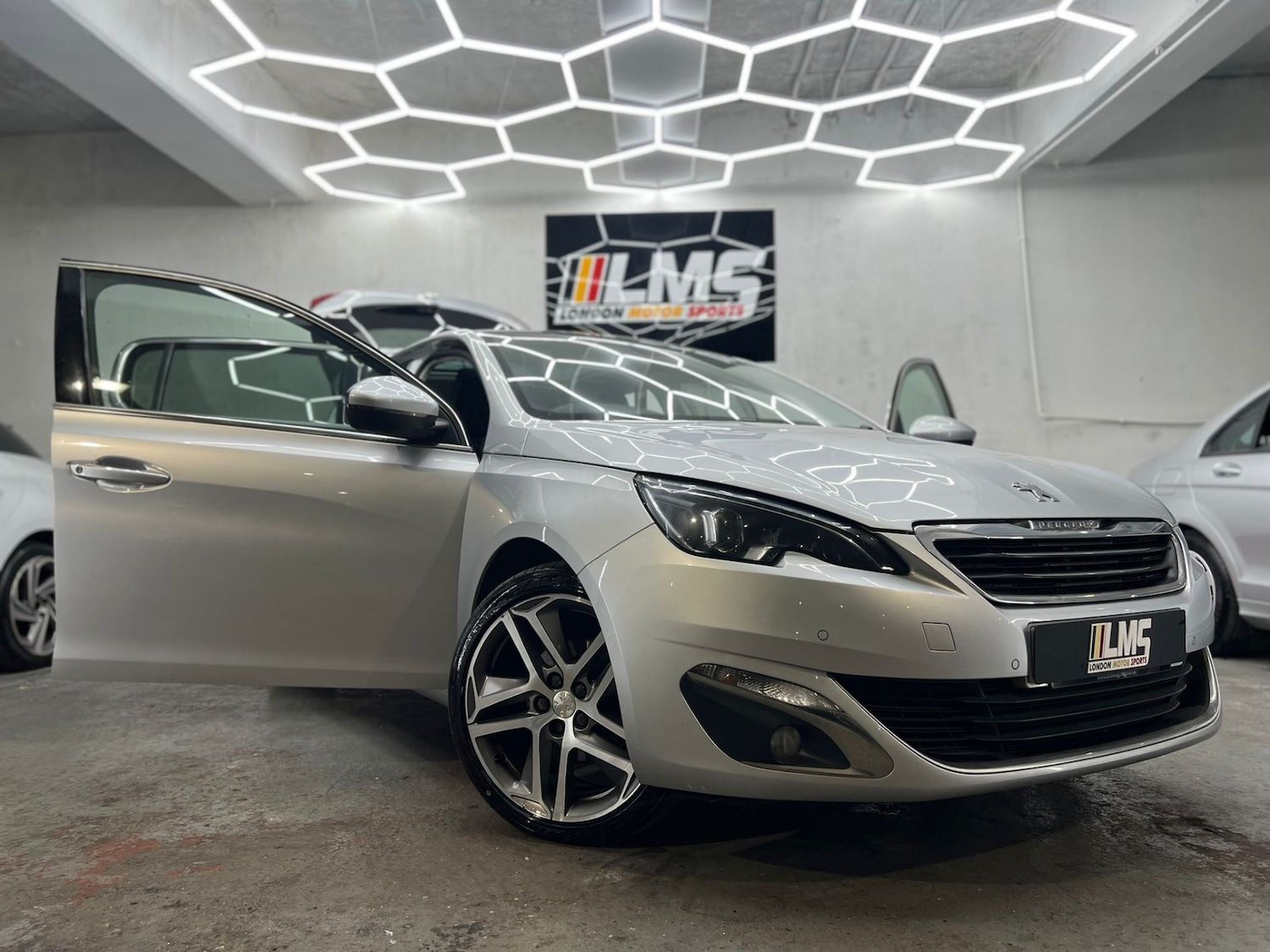 Used Peugeot 308 2014 for sale - 77903363: Photo 45