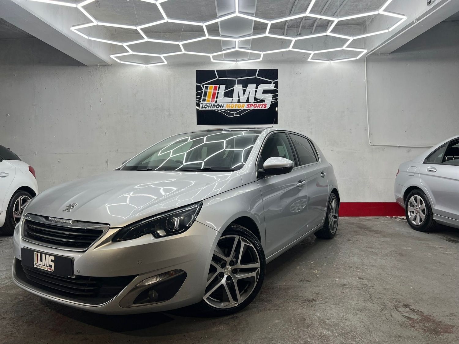 Used Peugeot 308 2014 for sale - 77903363: Photo 9