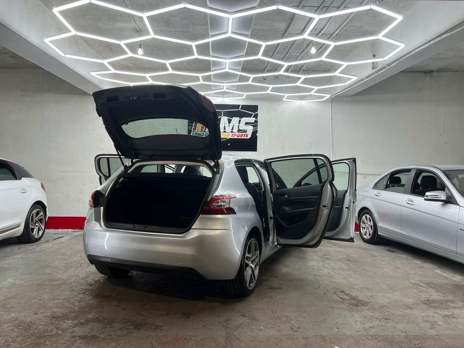 Used Peugeot 308 2014 for sale - 77903363: Photo 95