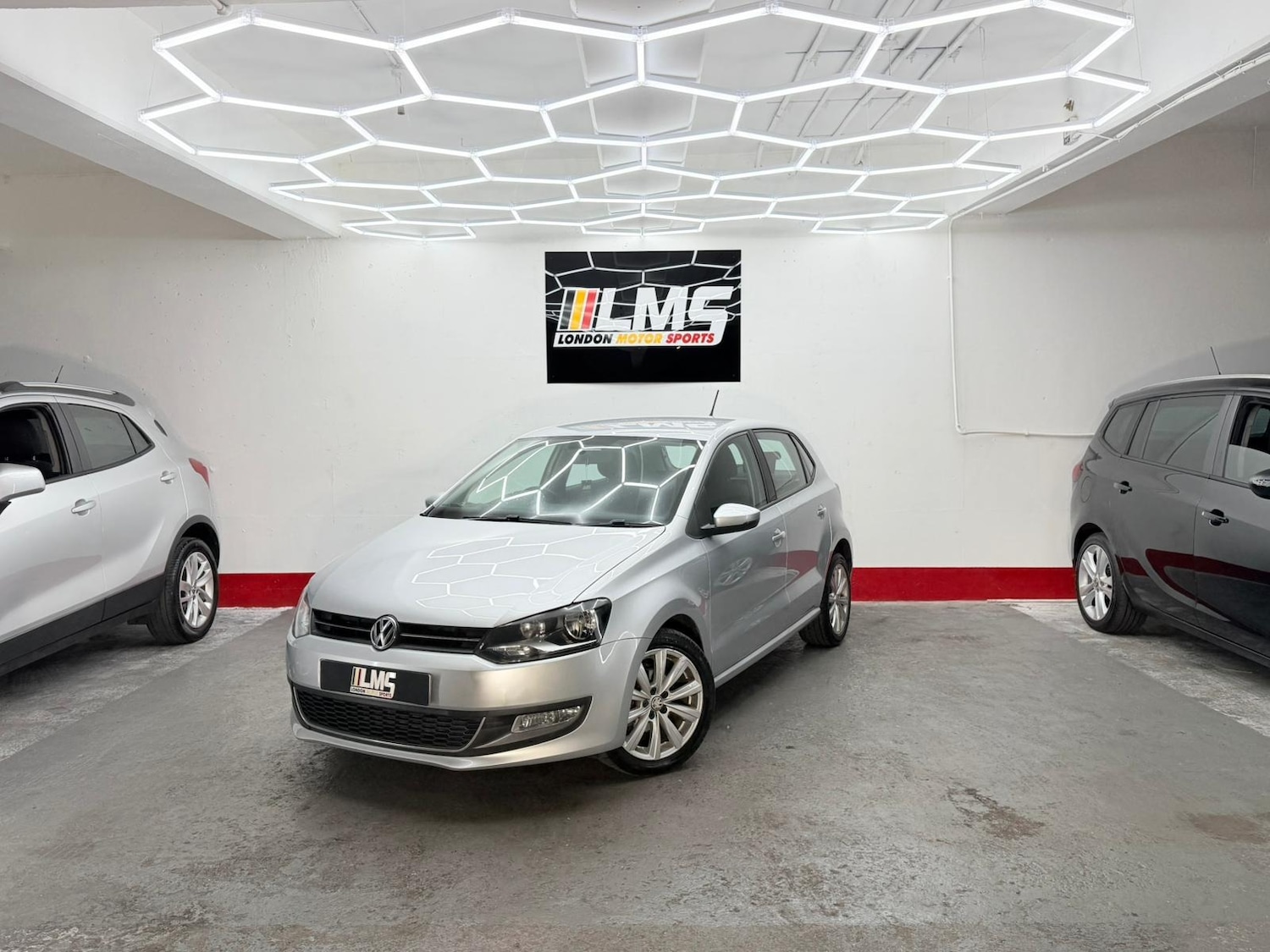 Used Volkswagen Polo 2010 for sale - 76565703: Photo 1