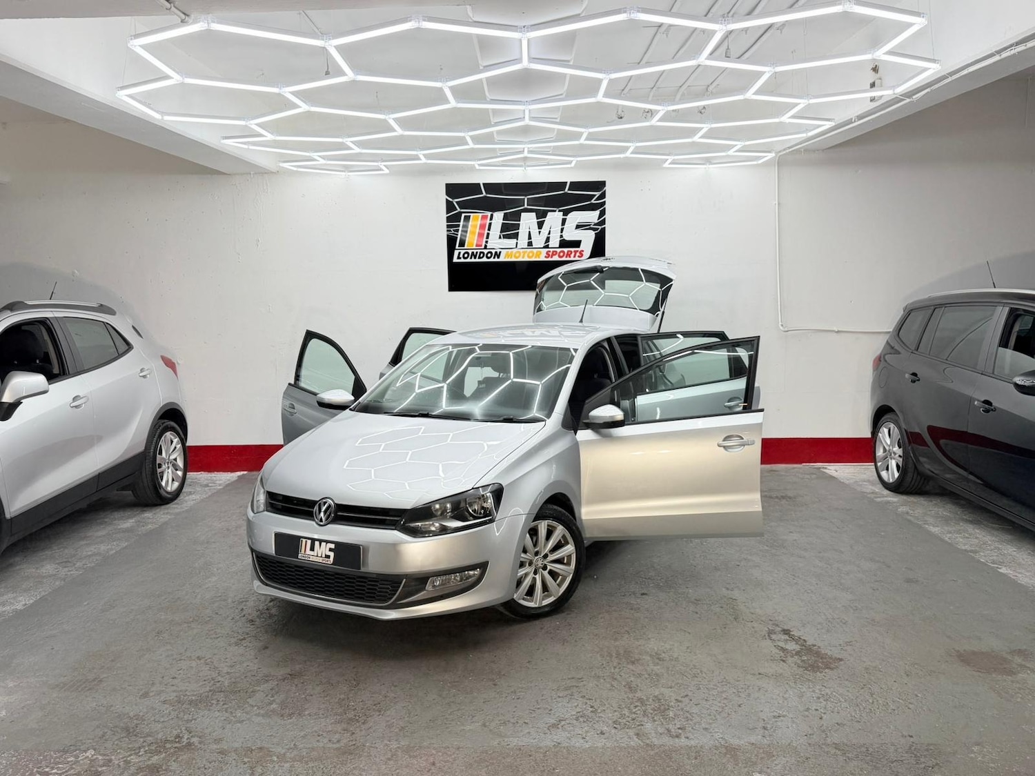 Used Volkswagen Polo 2010 for sale - 76565703: Photo 12