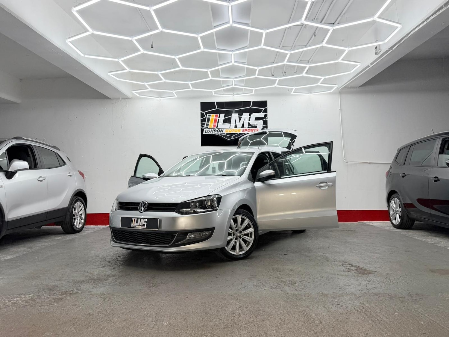 Used Volkswagen Polo 2010 for sale - 76565703: Photo 13