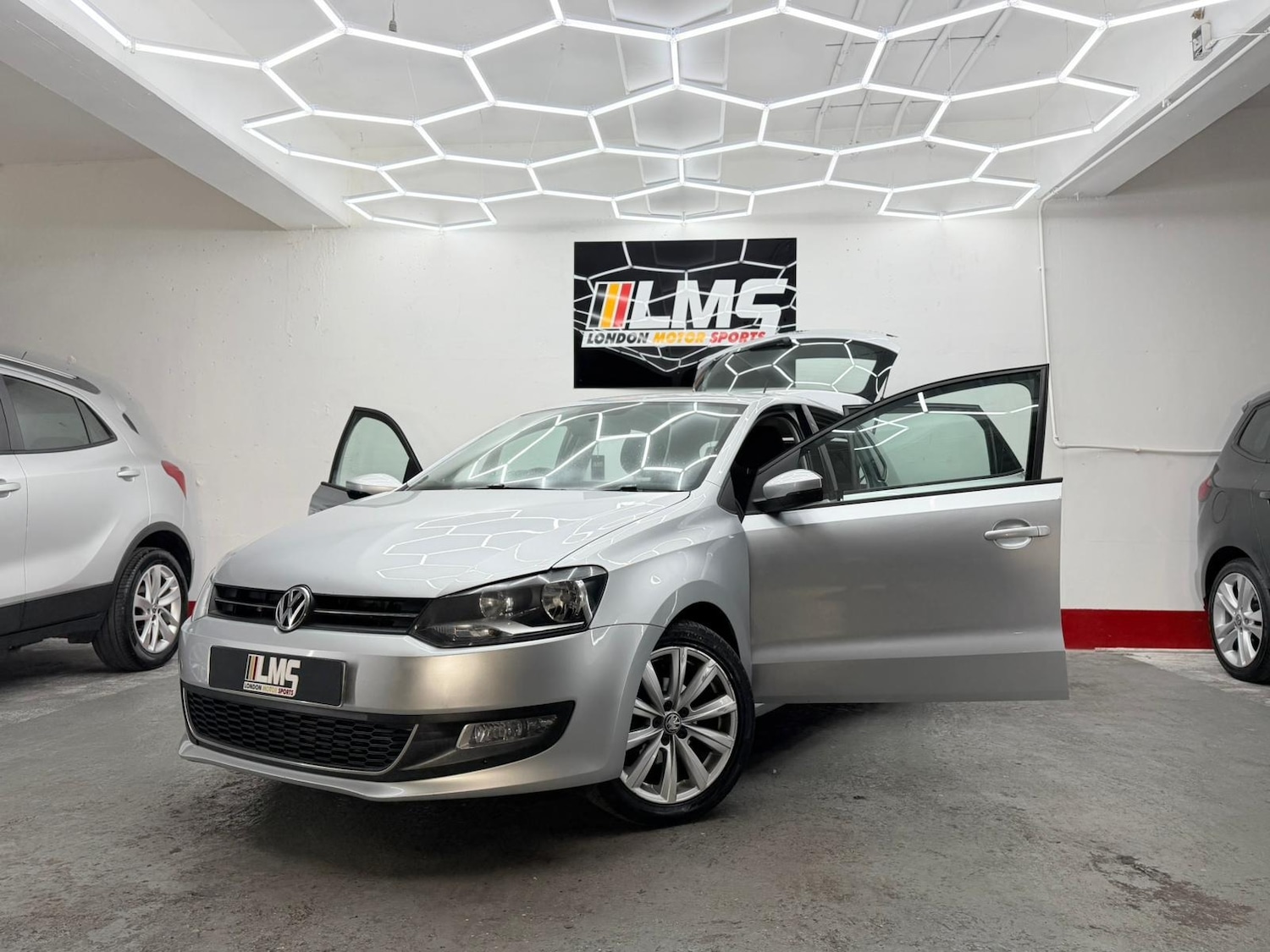 Used Volkswagen Polo 2010 for sale - 76565703: Photo 15