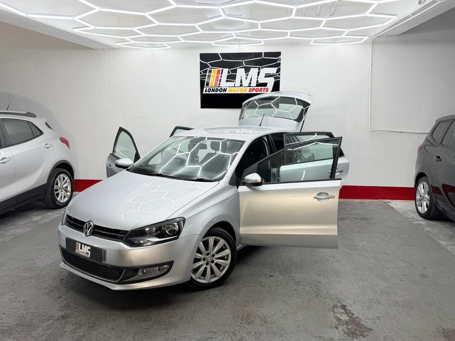 Used Volkswagen Polo 2010 for sale - 76565703: Photo 16