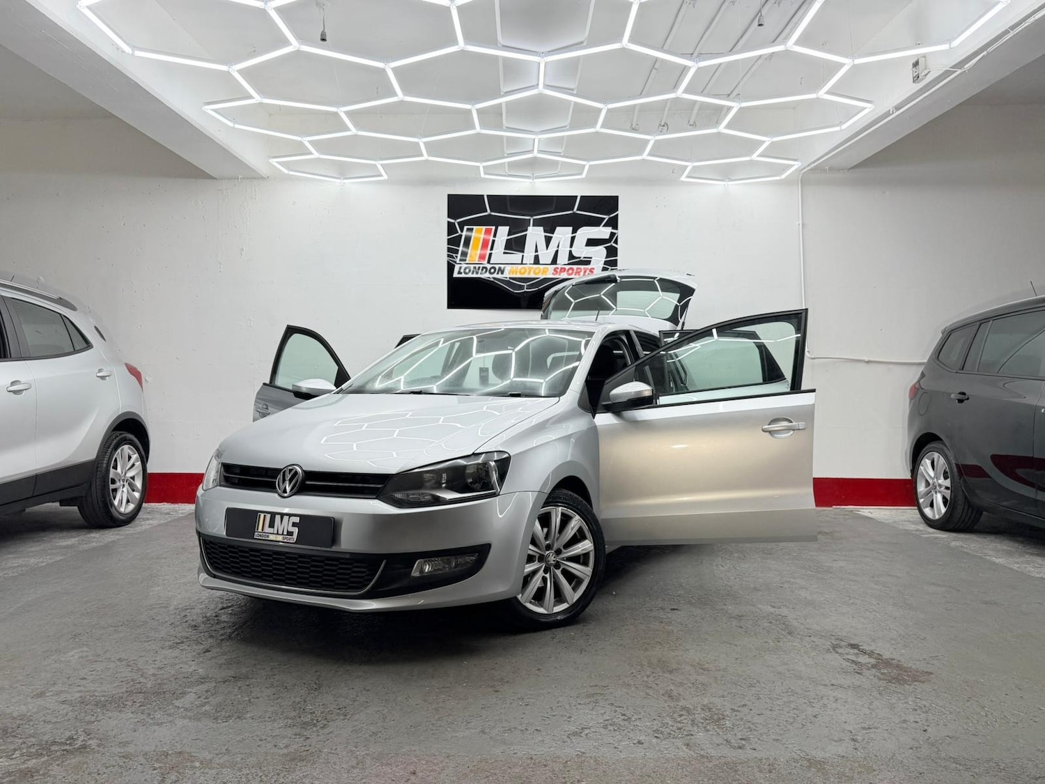 Used Volkswagen Polo 2010 for sale - 76565703: Photo 17