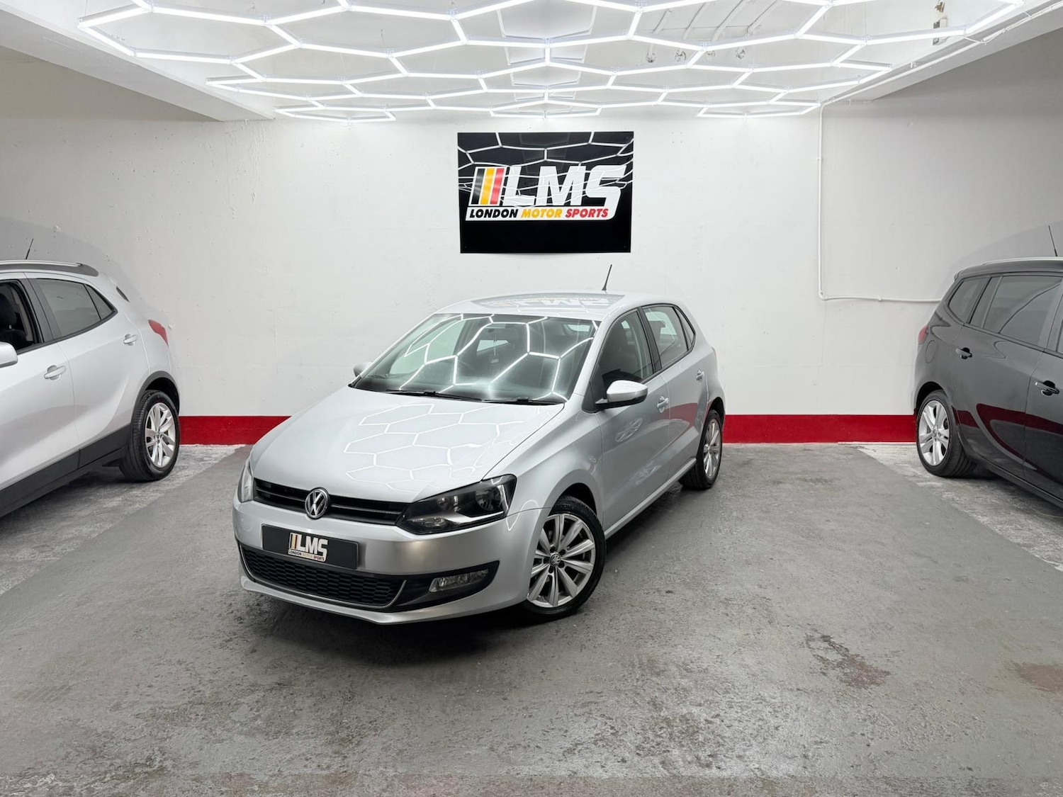 Used Volkswagen Polo 2010 for sale - 76565703: Photo 2