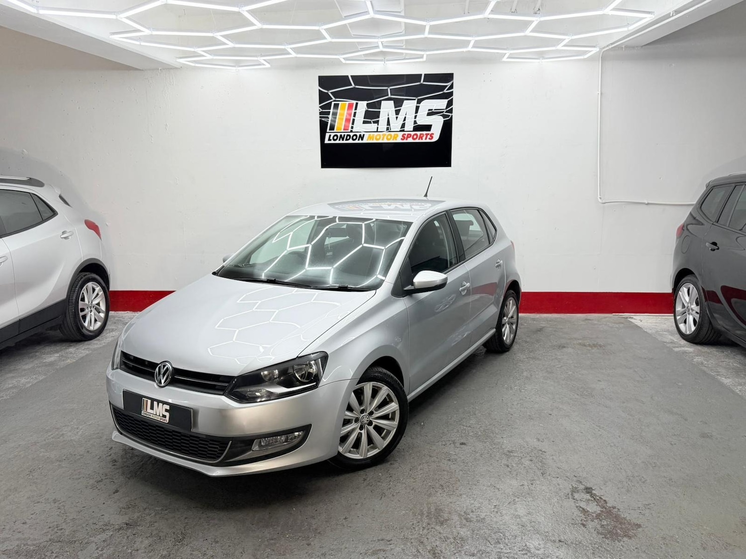Used Volkswagen Polo 2010 for sale - 76565703: Photo 3