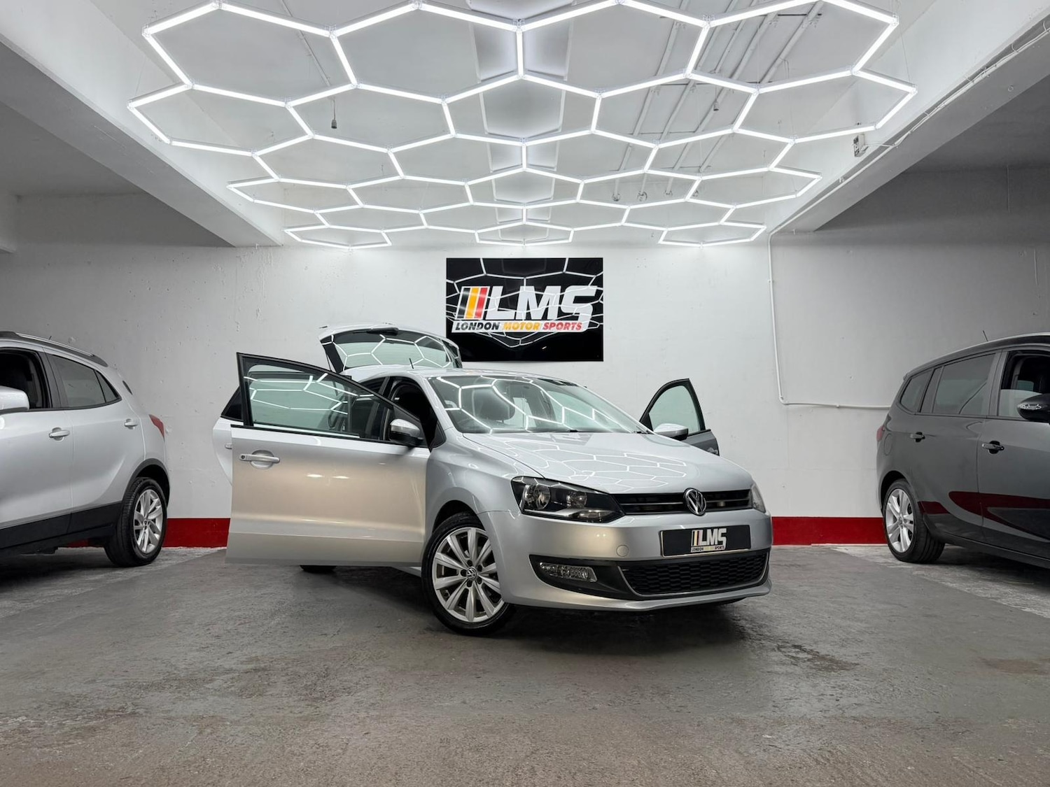 Used Volkswagen Polo 2010 for sale - 76565703: Photo 31