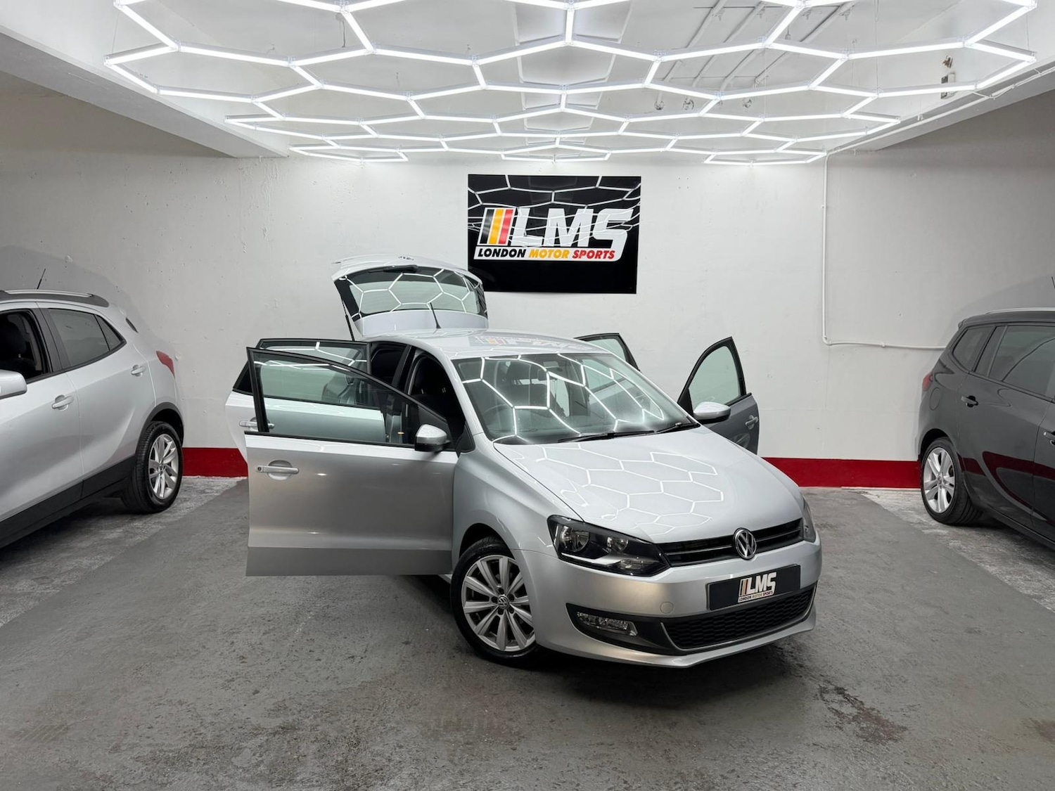 Used Volkswagen Polo 2010 for sale - 76565703: Photo 33