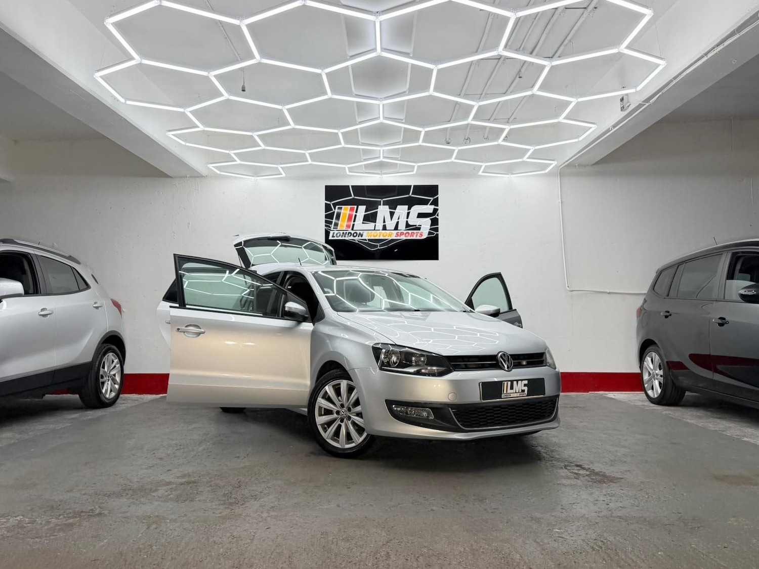 Used Volkswagen Polo 2010 for sale - 76565703: Photo 34
