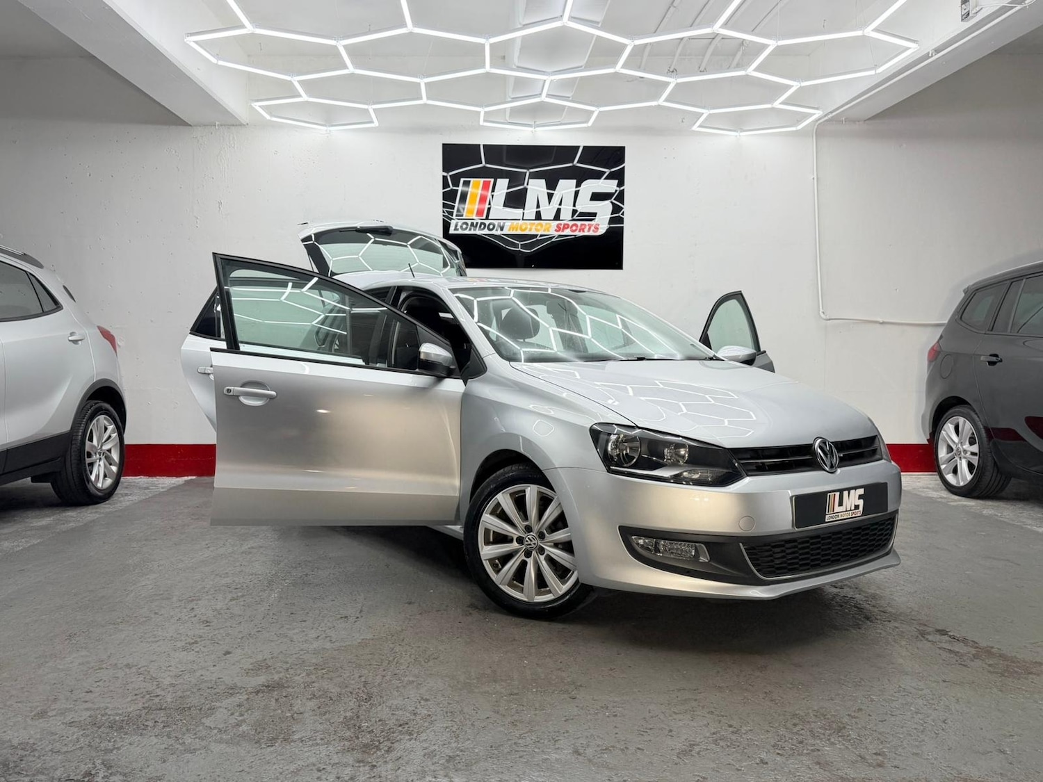 Used Volkswagen Polo 2010 for sale - 76565703: Photo 35