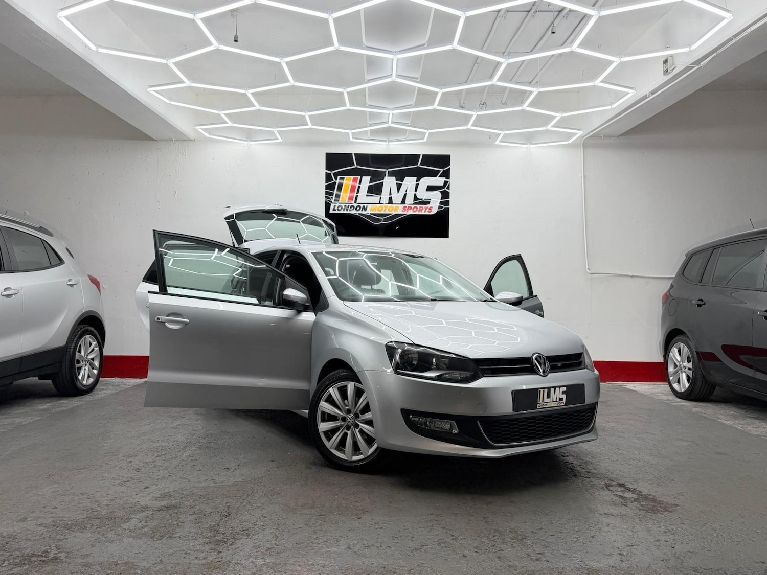 Used Volkswagen Polo 2010 for sale - 76565703: Photo 36