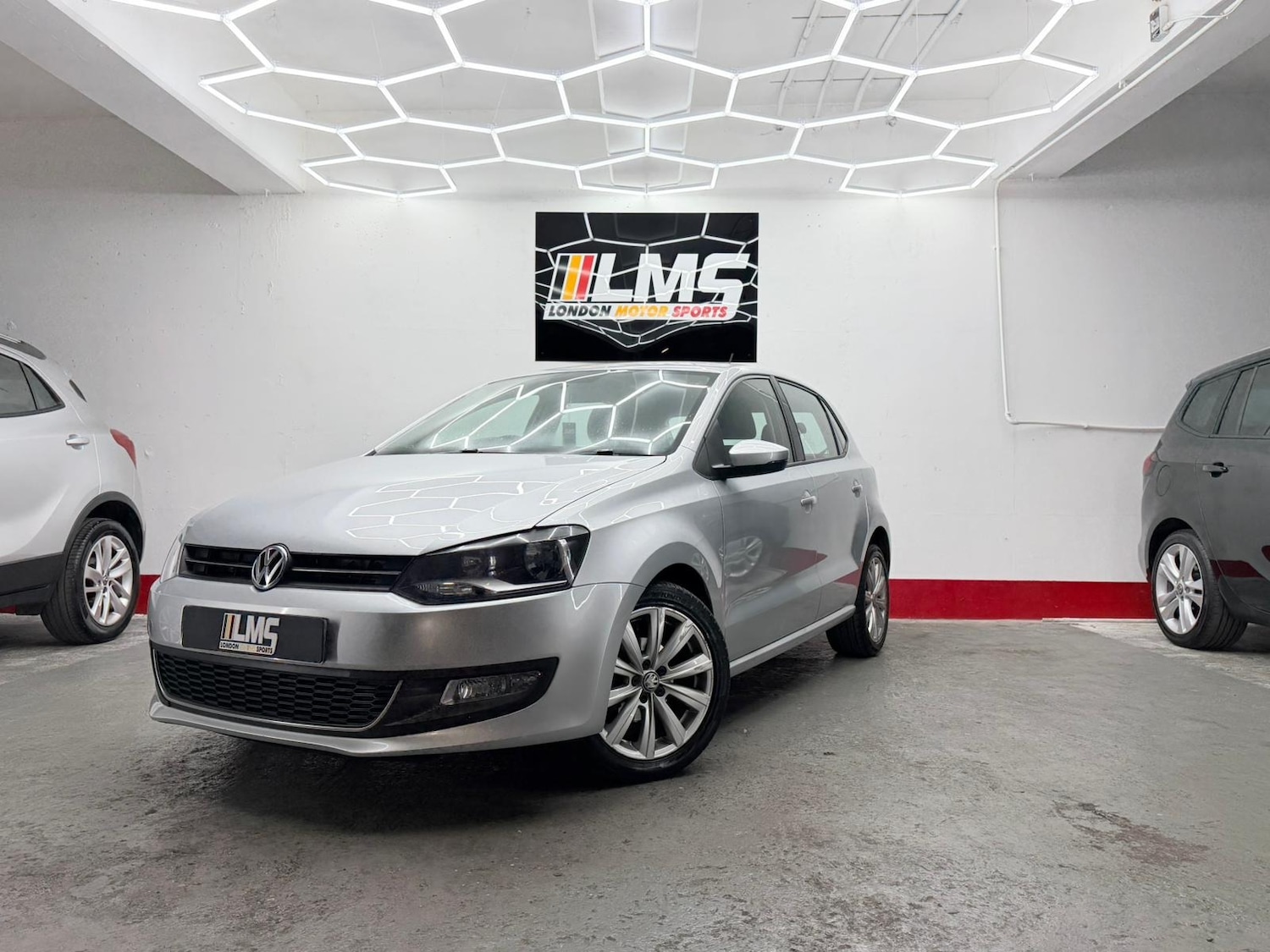 Used Volkswagen Polo 2010 for sale - 76565703: Photo 4